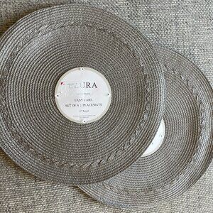 Placemats set of 8- new